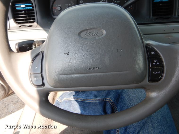 image for item DE8516 1999 Ford Crown Victoria Police Interceptor