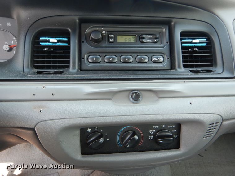 image for item DE8516 1999 Ford Crown Victoria Police Interceptor