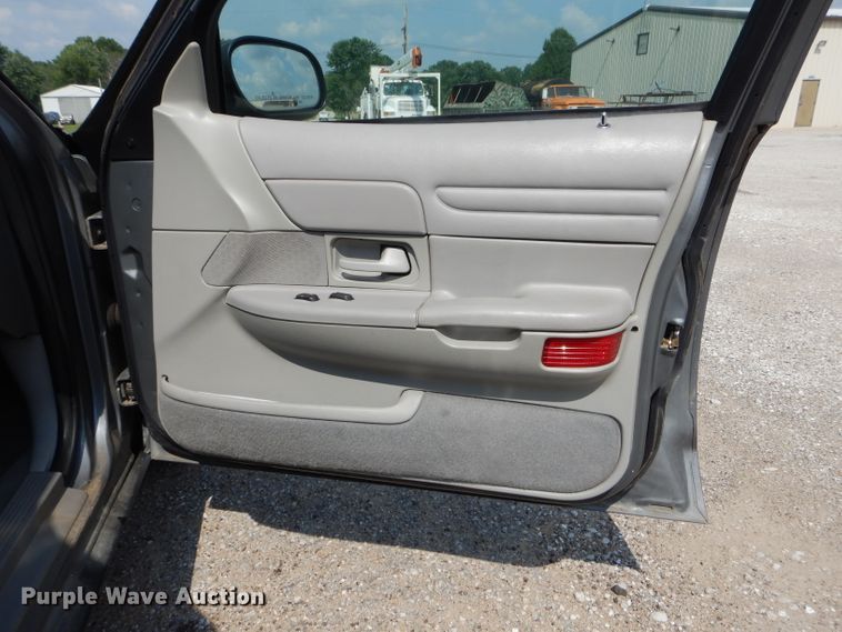 image for item DE8516 1999 Ford Crown Victoria Police Interceptor