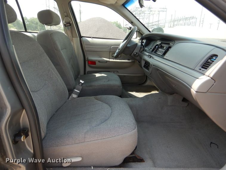 image for item DE8516 1999 Ford Crown Victoria Police Interceptor