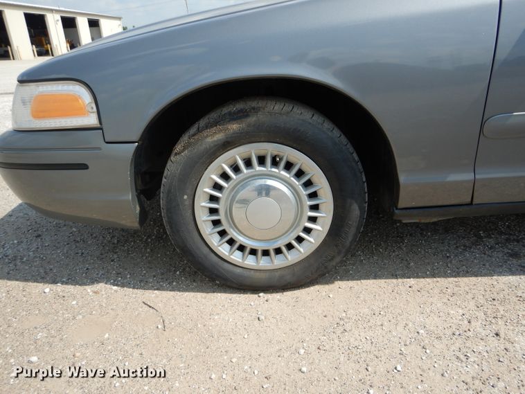 image for item DE8516 1999 Ford Crown Victoria Police Interceptor