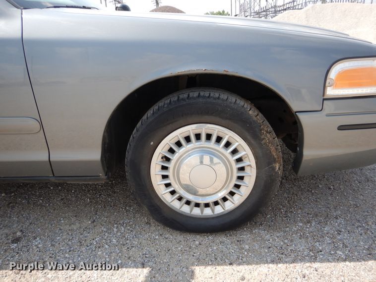 image for item DE8516 1999 Ford Crown Victoria Police Interceptor