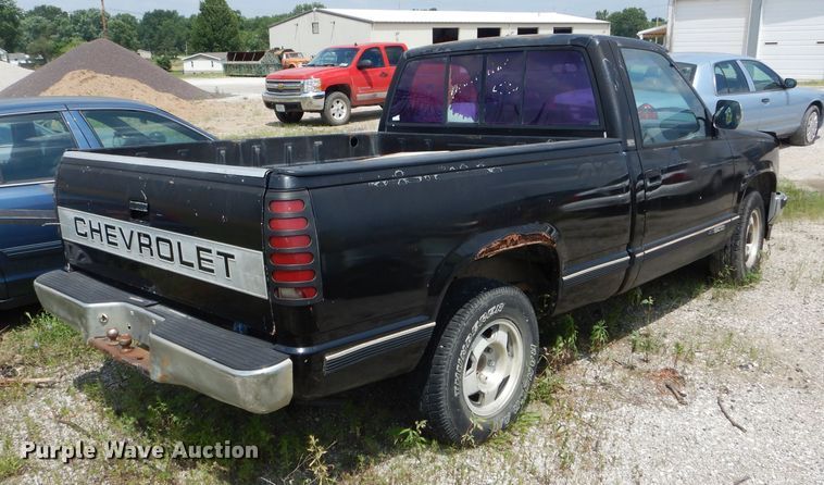 image for item DE8518 1989 Chevrolet C1500 pickup truck