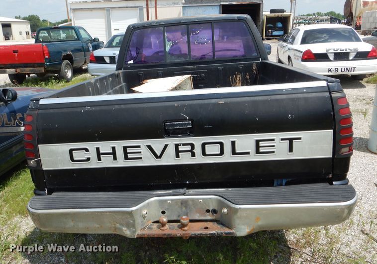image for item DE8518 1989 Chevrolet C1500 pickup truck
