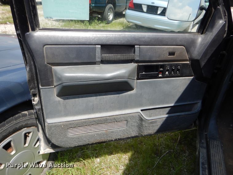 image for item DE8518 1989 Chevrolet C1500 pickup truck