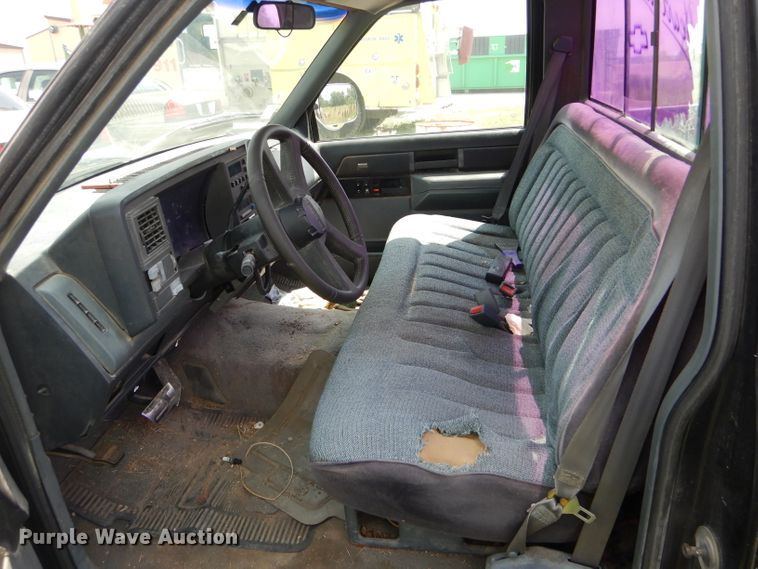 image for item DE8518 1989 Chevrolet C1500 pickup truck