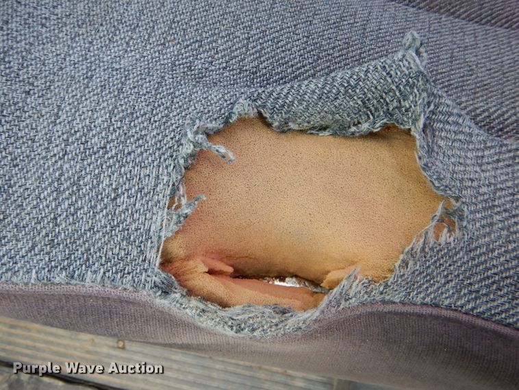 image for item DE8518 1989 Chevrolet C1500 pickup truck