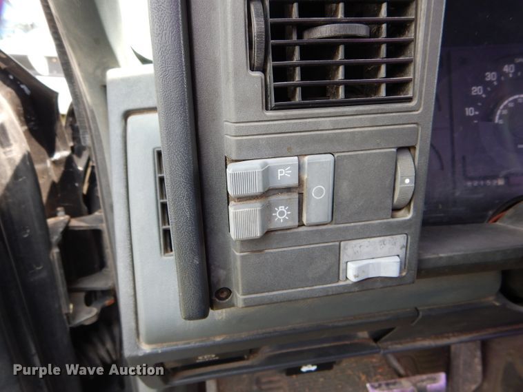 image for item DE8518 1989 Chevrolet C1500 pickup truck