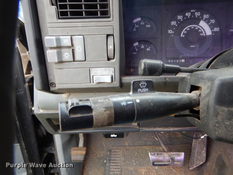 image for item DE8518 1989 Chevrolet C1500 pickup truck