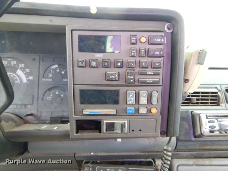 image for item DE8518 1989 Chevrolet C1500 pickup truck