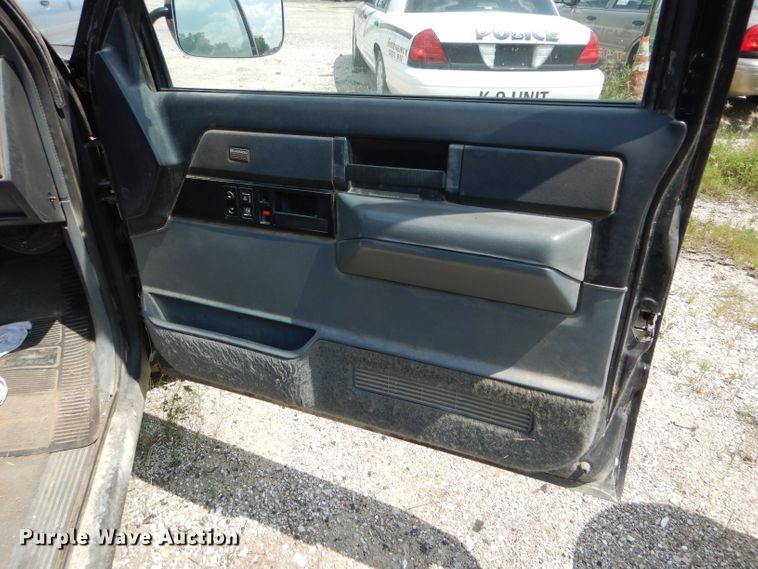 image for item DE8518 1989 Chevrolet C1500 pickup truck