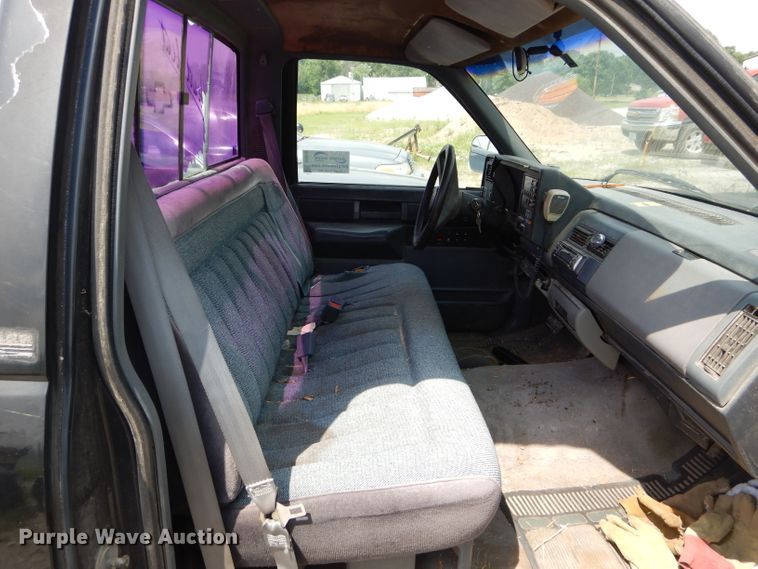 image for item DE8518 1989 Chevrolet C1500 pickup truck