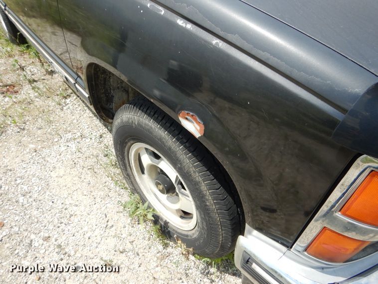 image for item DE8518 1989 Chevrolet C1500 pickup truck