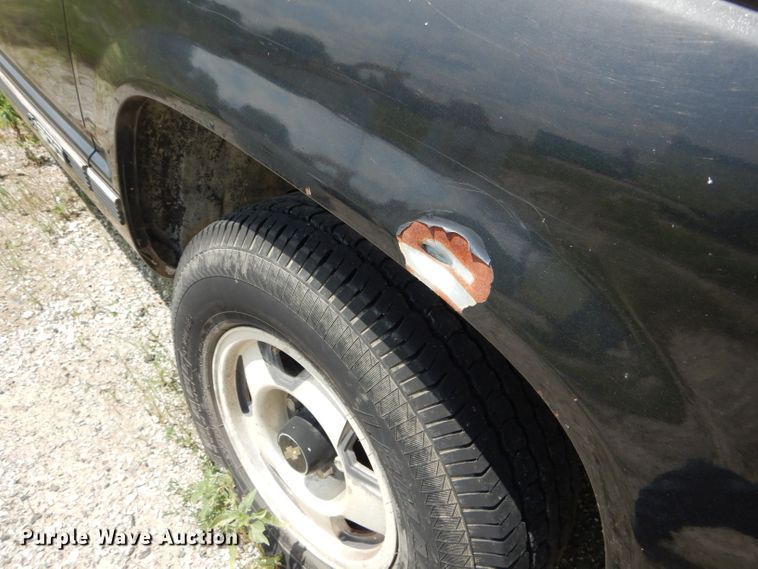 image for item DE8518 1989 Chevrolet C1500 pickup truck