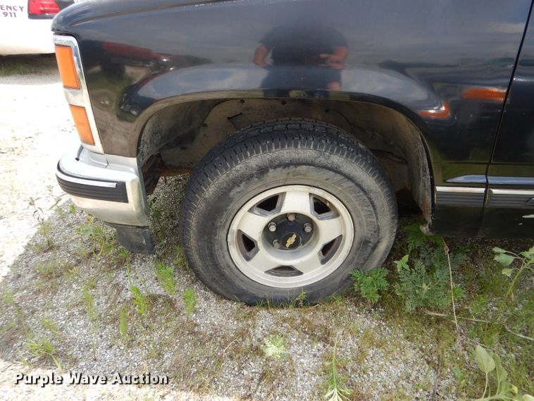 image for item DE8518 1989 Chevrolet C1500 pickup truck