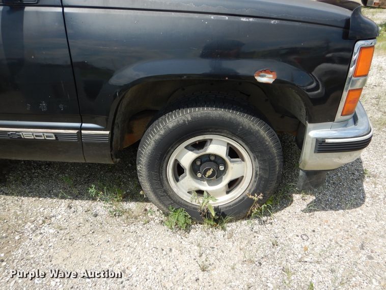 image for item DE8518 1989 Chevrolet C1500 pickup truck