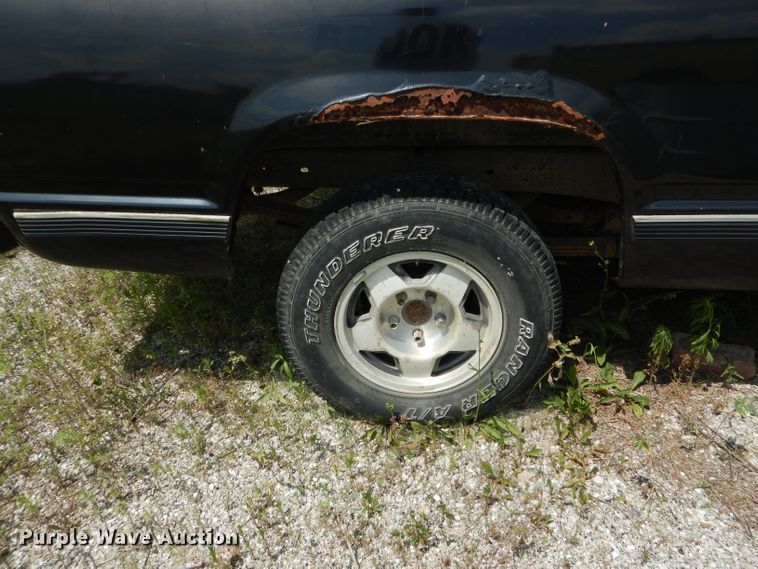 image for item DE8518 1989 Chevrolet C1500 pickup truck