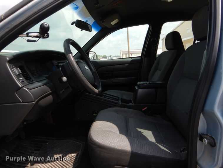 image for item DE8519 2006 Ford Crown Victoria Police Interceptor