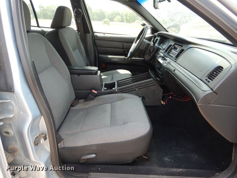 image for item DE8519 2006 Ford Crown Victoria Police Interceptor
