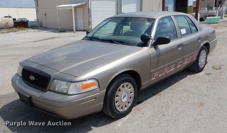 image for item DE8521 2004 Ford Crown Victoria Police Interceptor