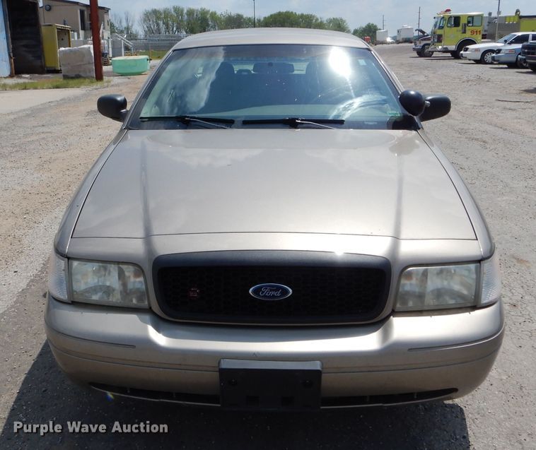 image for item DE8521 2004 Ford Crown Victoria Police Interceptor