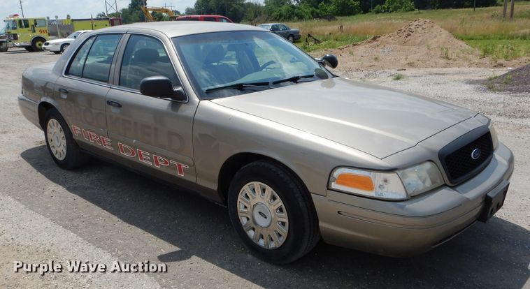 image for item DE8521 2004 Ford Crown Victoria Police Interceptor