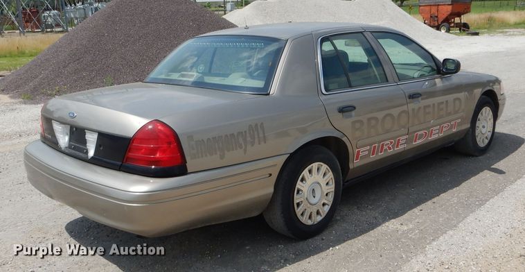 image for item DE8521 2004 Ford Crown Victoria Police Interceptor
