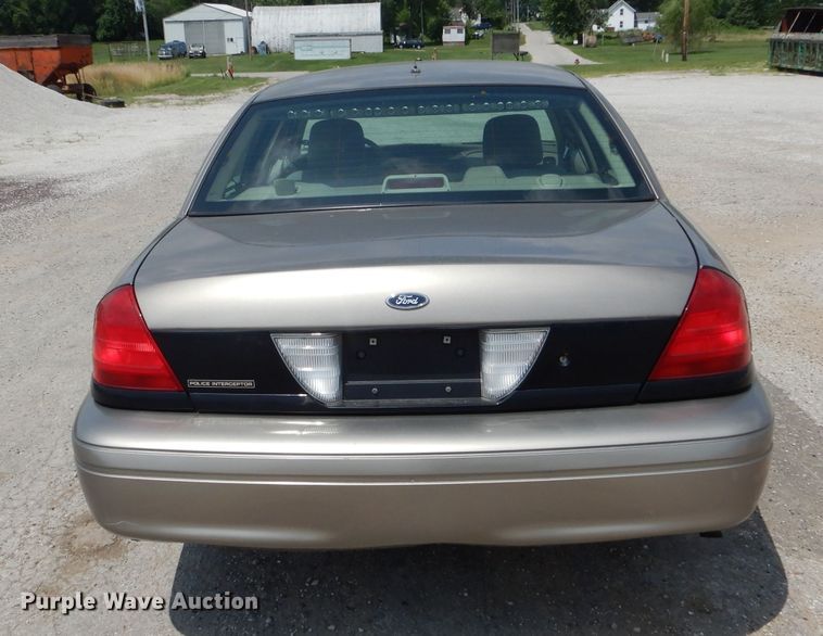 image for item DE8521 2004 Ford Crown Victoria Police Interceptor
