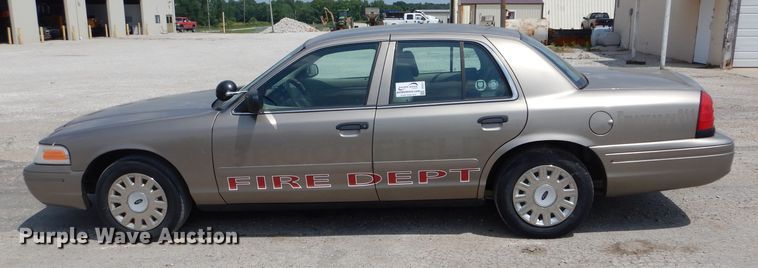 image for item DE8521 2004 Ford Crown Victoria Police Interceptor