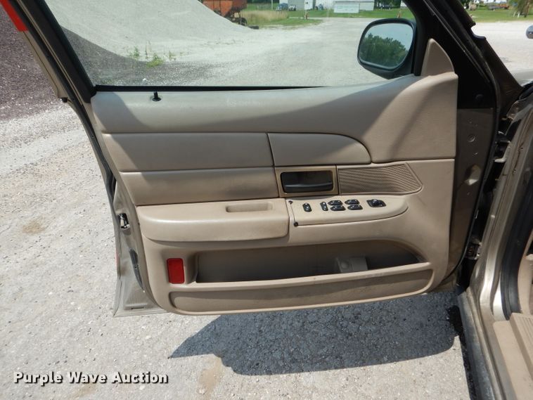 image for item DE8521 2004 Ford Crown Victoria Police Interceptor