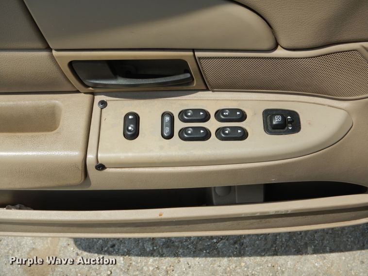 image for item DE8521 2004 Ford Crown Victoria Police Interceptor