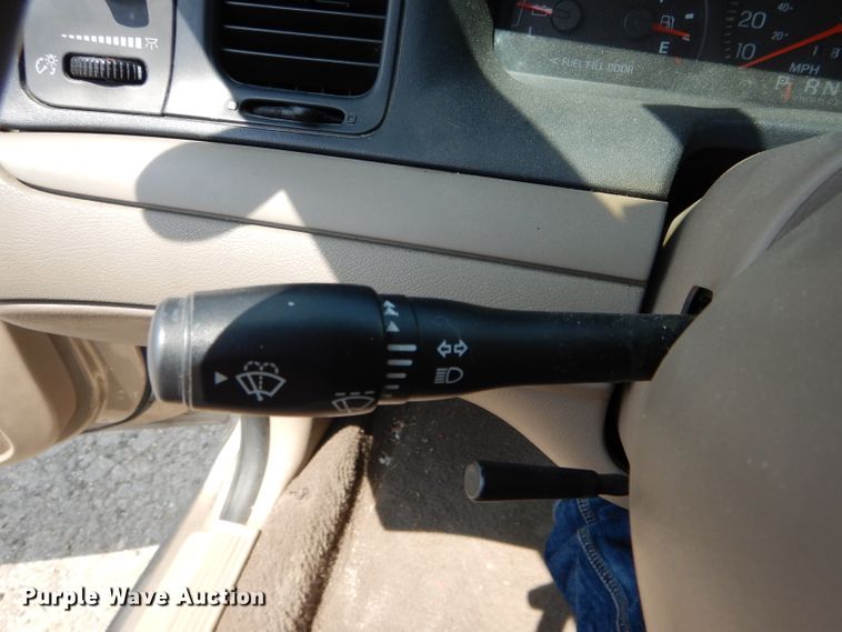 image for item DE8521 2004 Ford Crown Victoria Police Interceptor