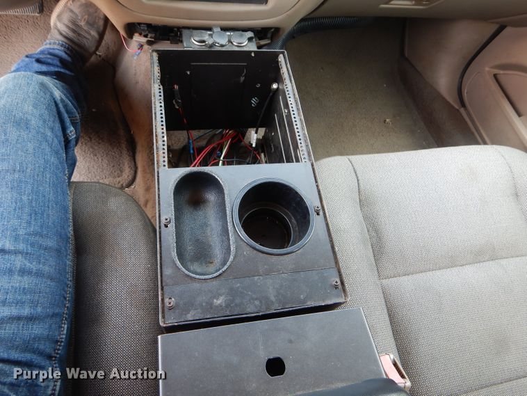 image for item DE8521 2004 Ford Crown Victoria Police Interceptor