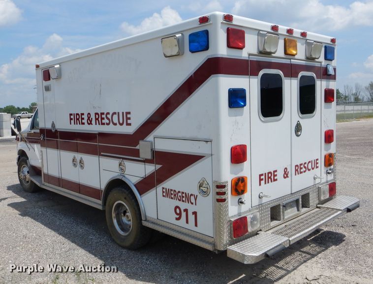 image for item DE8523 1999 Ford Econoline E450 Super Duty ambulance
