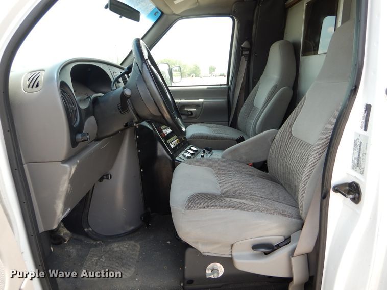 image for item DE8523 1999 Ford Econoline E450 Super Duty ambulance