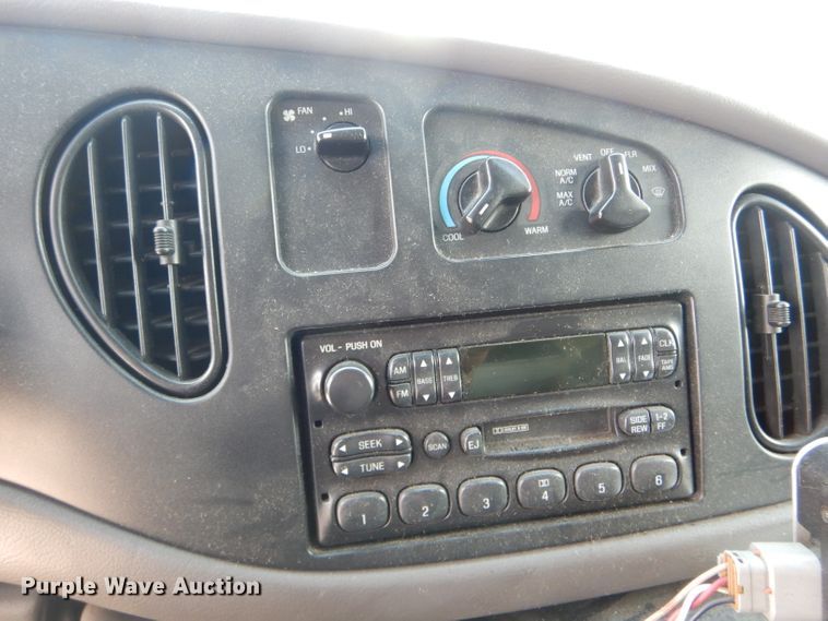 image for item DE8523 1999 Ford Econoline E450 Super Duty ambulance