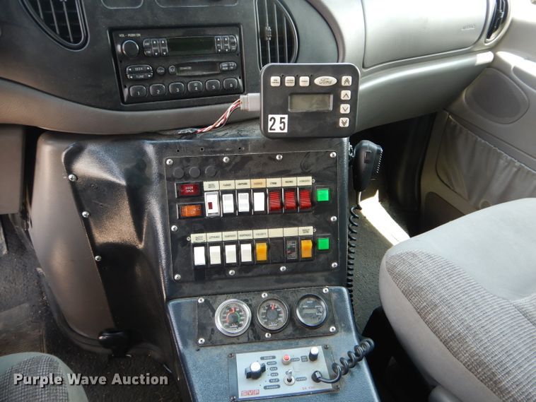 image for item DE8523 1999 Ford Econoline E450 Super Duty ambulance