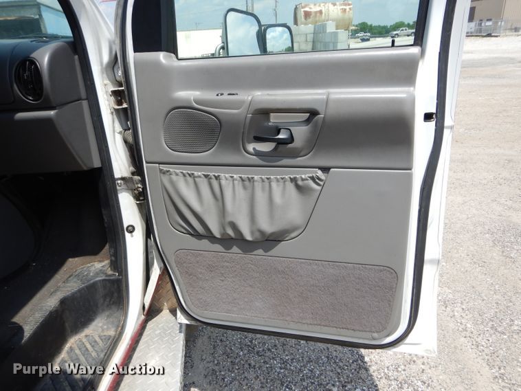 image for item DE8523 1999 Ford Econoline E450 Super Duty ambulance