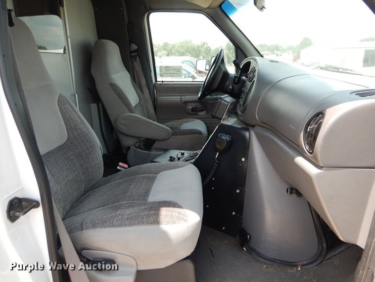 image for item DE8523 1999 Ford Econoline E450 Super Duty ambulance