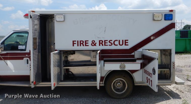 image for item DE8523 1999 Ford Econoline E450 Super Duty ambulance