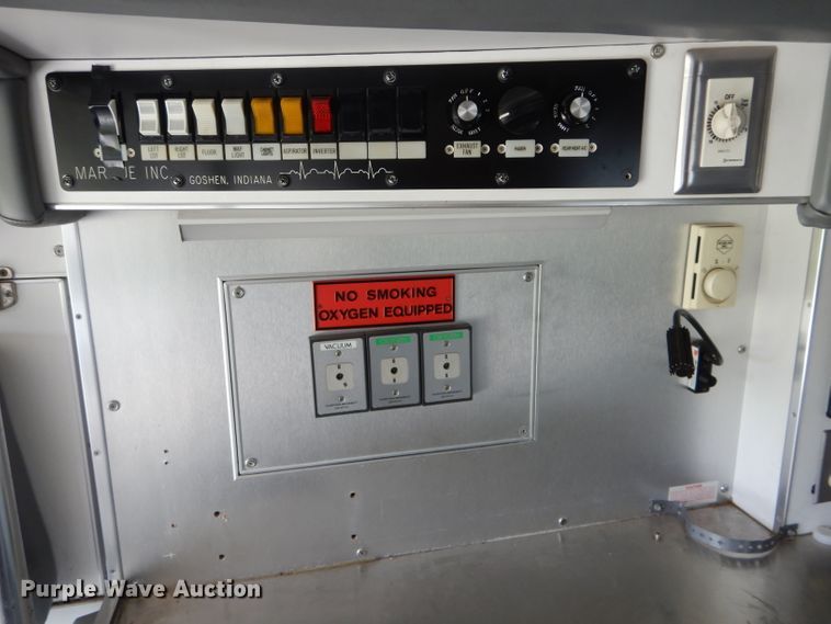 image for item DE8523 1999 Ford Econoline E450 Super Duty ambulance