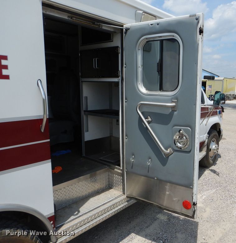 image for item DE8523 1999 Ford Econoline E450 Super Duty ambulance