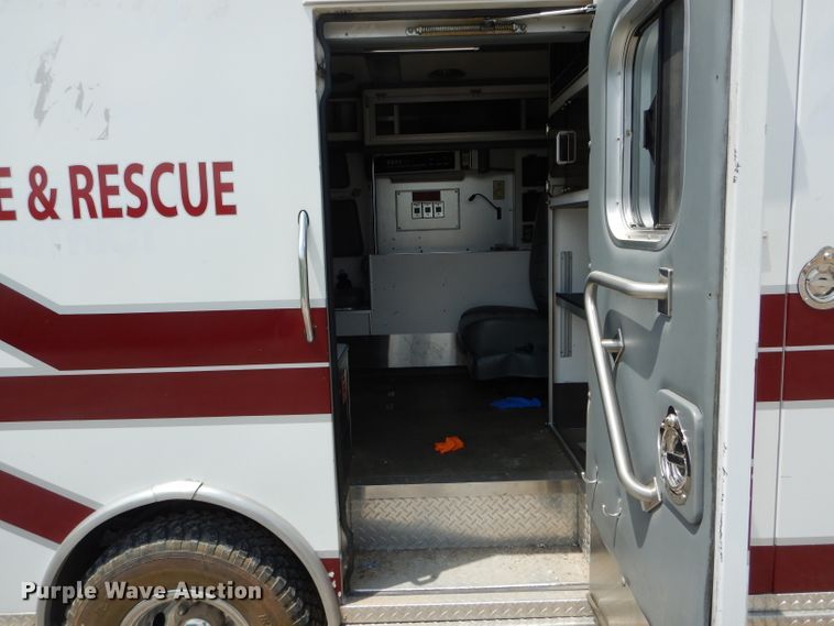 image for item DE8523 1999 Ford Econoline E450 Super Duty ambulance