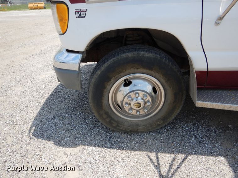 image for item DE8523 1999 Ford Econoline E450 Super Duty ambulance