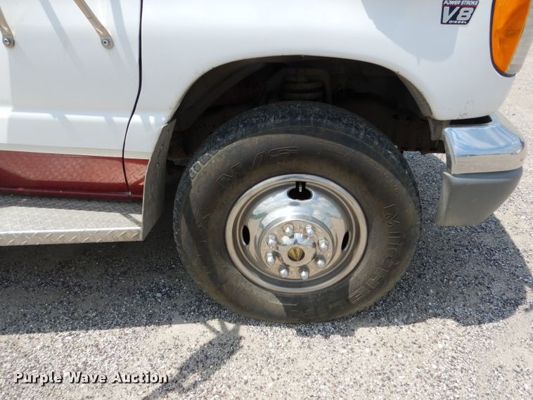 image for item DE8523 1999 Ford Econoline E450 Super Duty ambulance