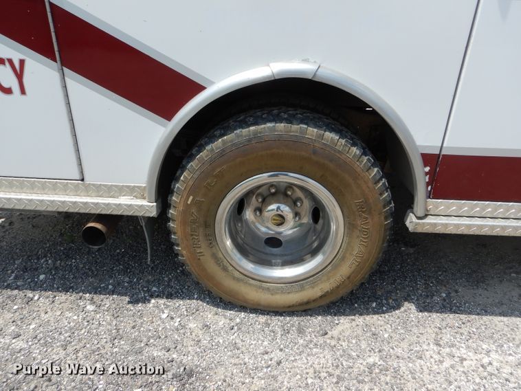 image for item DE8523 1999 Ford Econoline E450 Super Duty ambulance