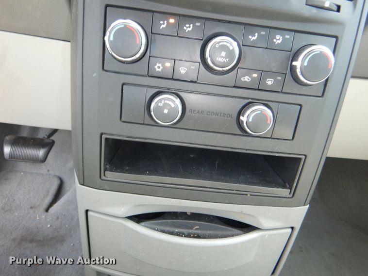 image for item DG4801 2008 Dodge Grand Caravan SE van