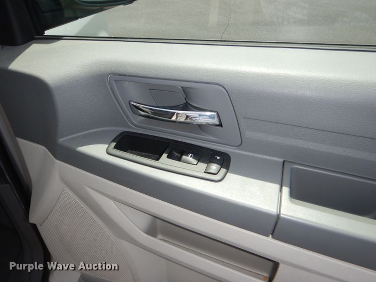 image for item DG4801 2008 Dodge Grand Caravan SE van