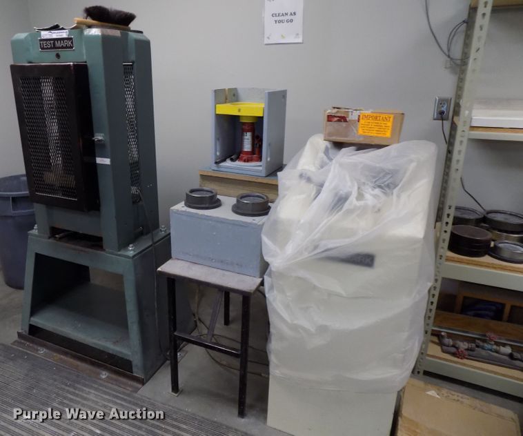 image for item DO9481 Test Mark CM-4000-D concrete compression testing machine