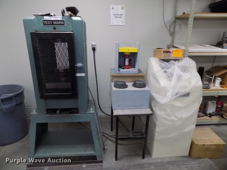 image for item DO9481 Test Mark CM-4000-D concrete compression testing machine